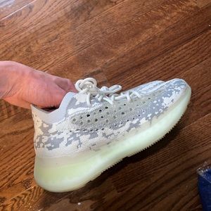 Yeezy 380 “Alien” size 7.5